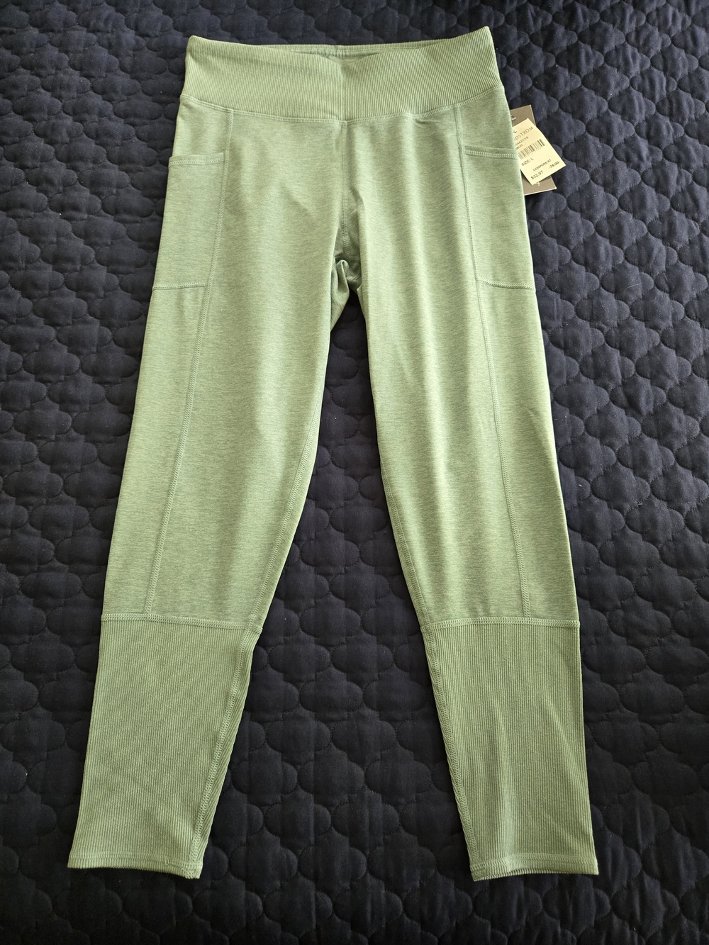 Women's Mint Green Performance Leggings with Side Pockets